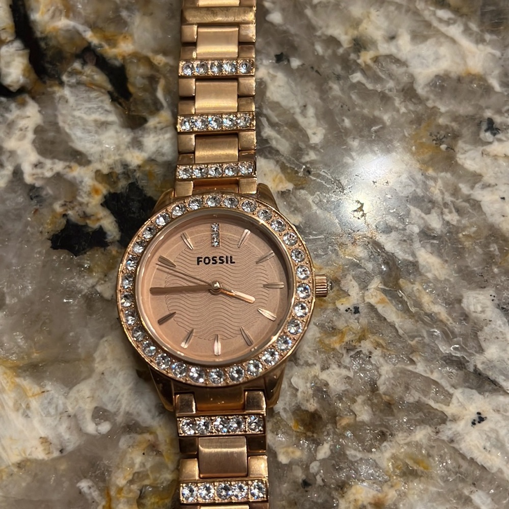 Fossil Rose Gold With Bling And Second Hand - image 2